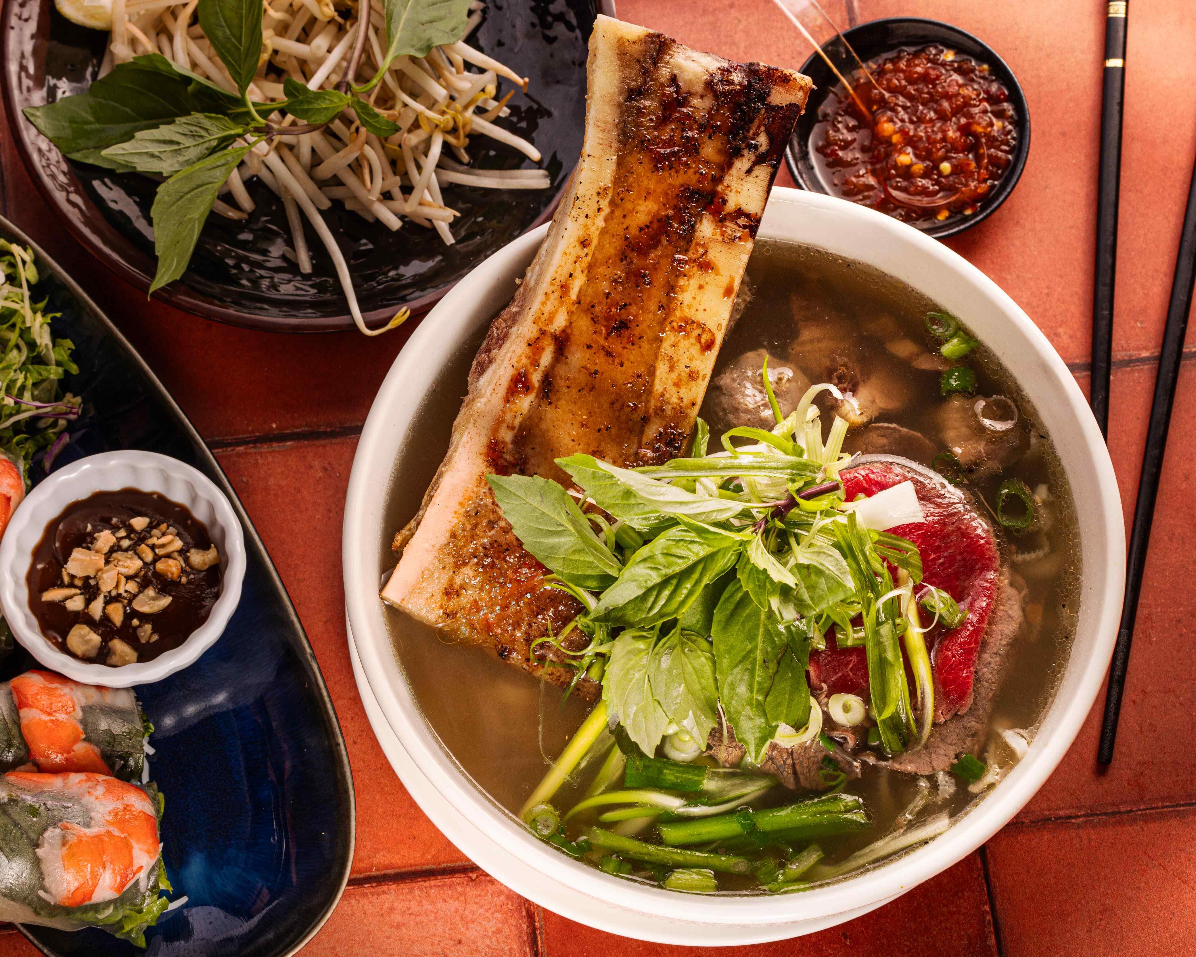 Phở đặc biệt tủy bò nướng - Bone marrow Pho
